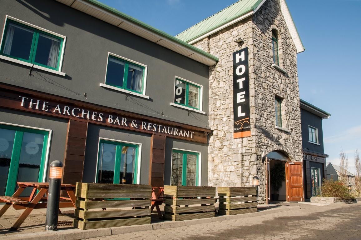 The Arches Hotel Claregalway ภายนอก รูปภาพ