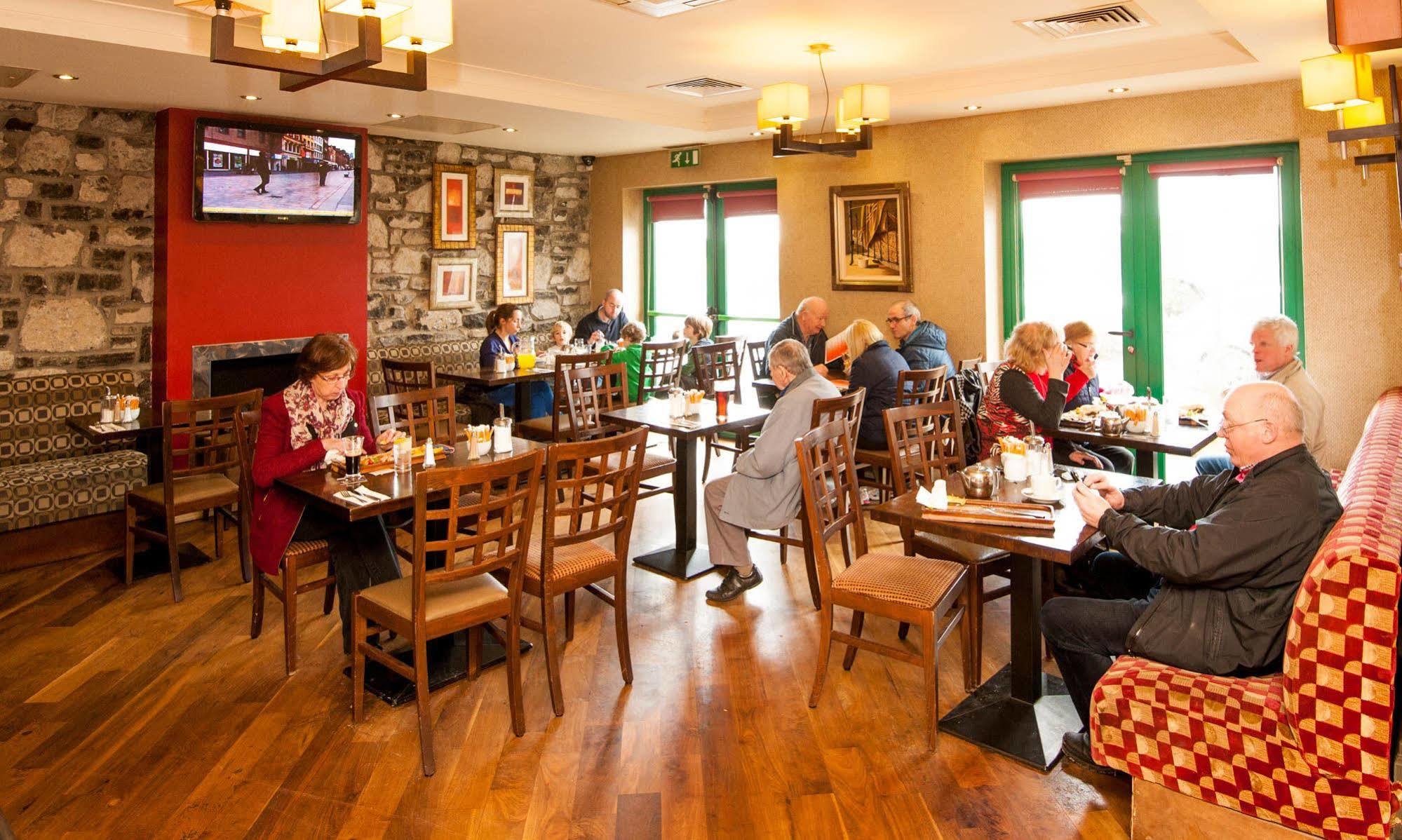 The Arches Hotel Claregalway ภายนอก รูปภาพ